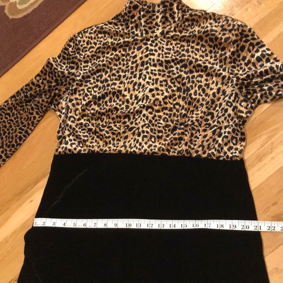 Turtleneck leopard velvet dress - Picture 9 of 10